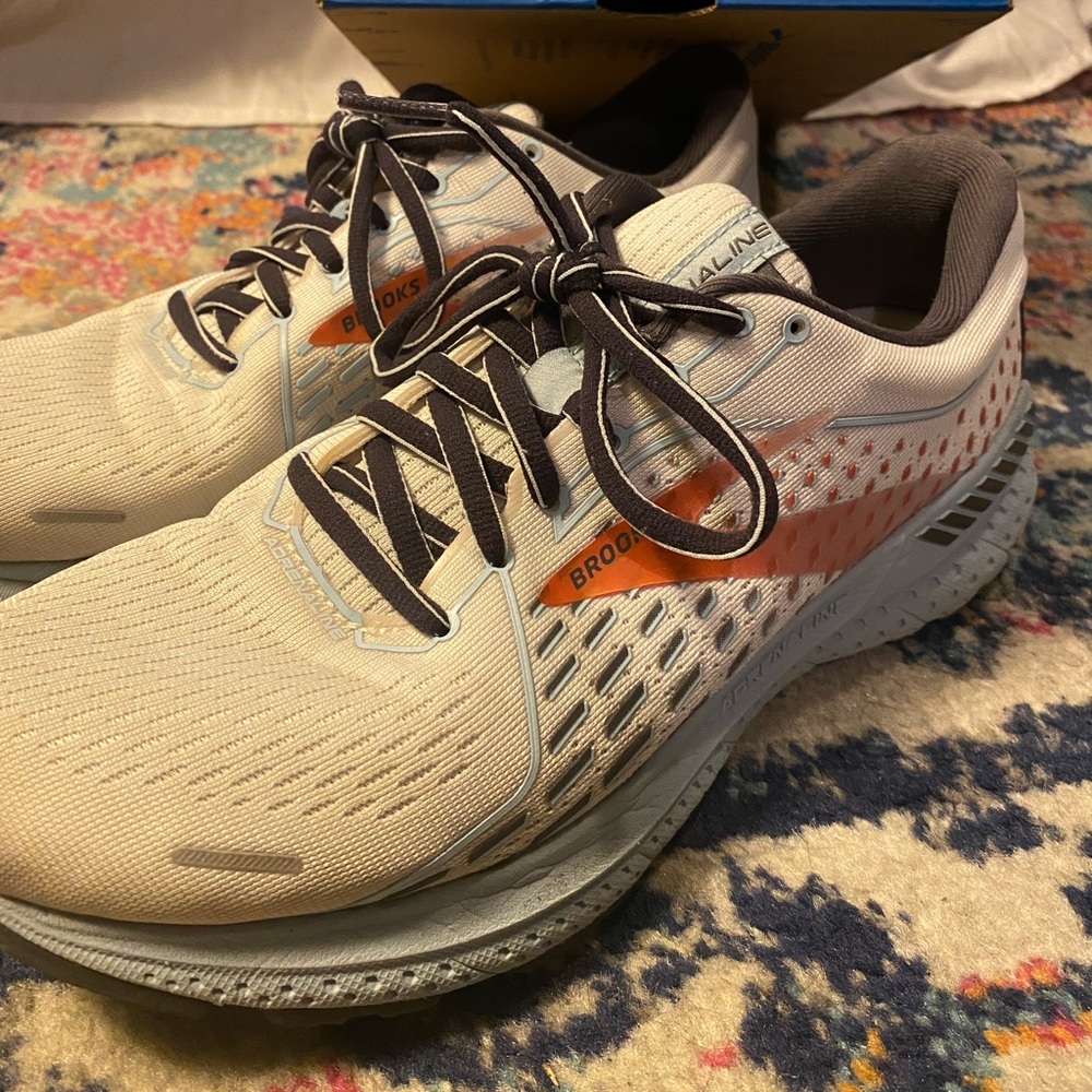 Brooks Adrenaline 21. Size 9.5